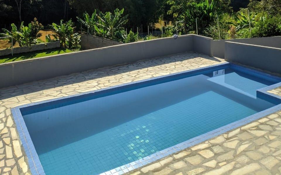 Piscina com vista para a mata